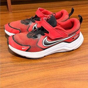 Nike Cosmic Runner Stretch Laces Kids Red and Black Sneakers - 1.5Y